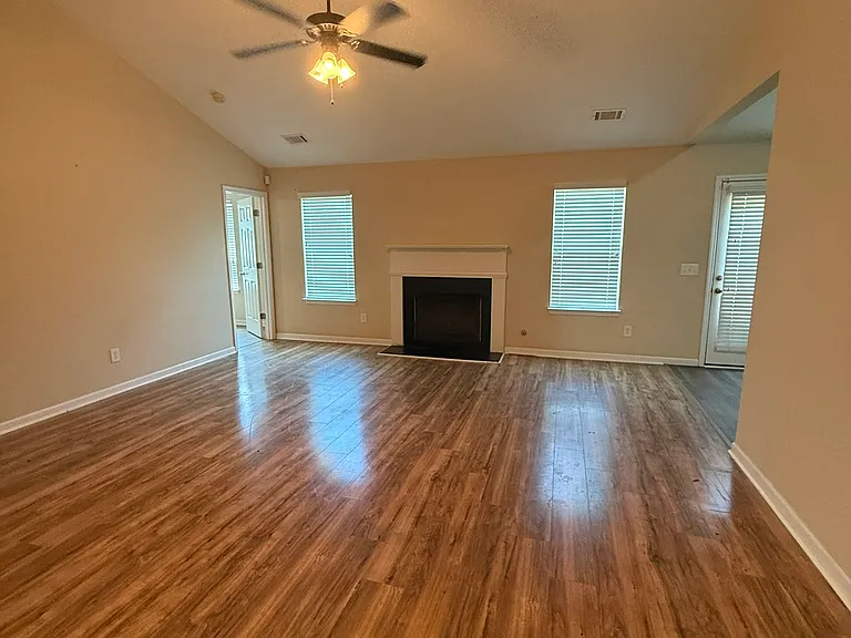 505 Arrie Dr — Photo 2