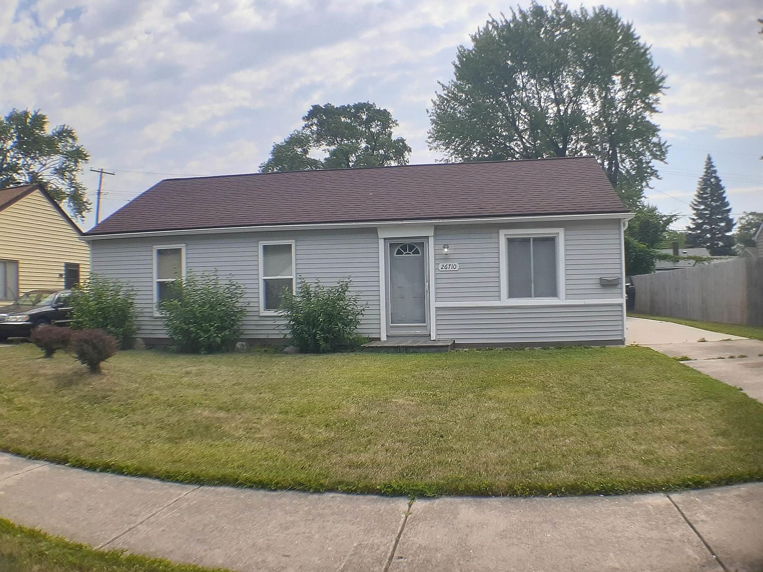 26710 Woodmont St, Roseville, MI 48066 Zillow