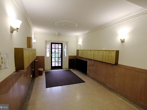 2nd image of 906 S Washington St APT 113