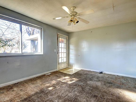 4th image of 102 Point St
