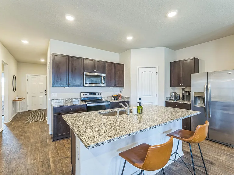 821 Bahia Pl — Photo 9