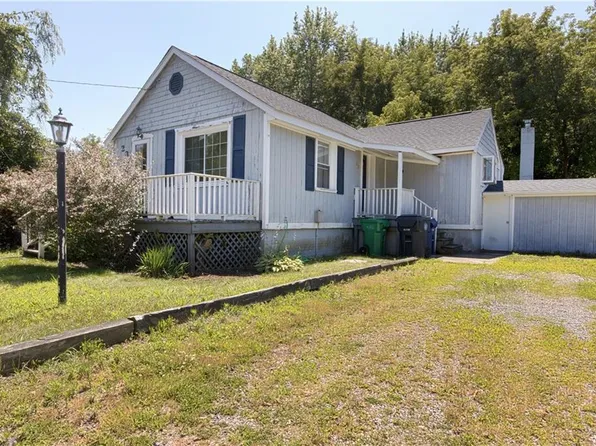23 Saint Claire Ave, Warwick, RI 02889
