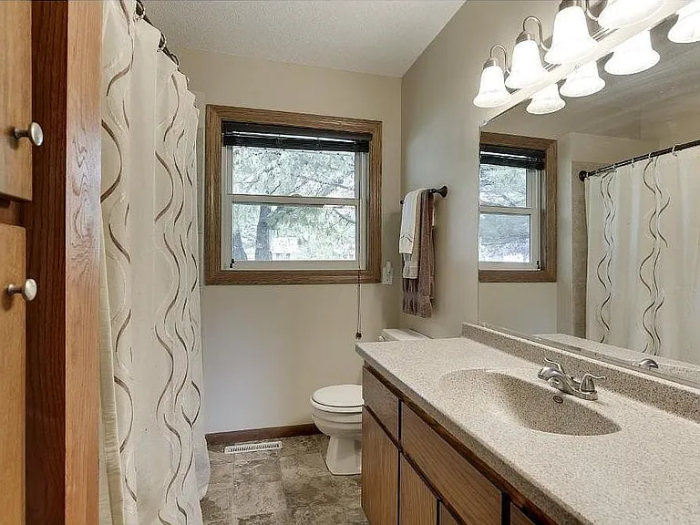 10682 Jefferson St NE — Photo 10