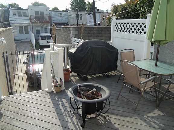 Back deck and 2 car private parking pad