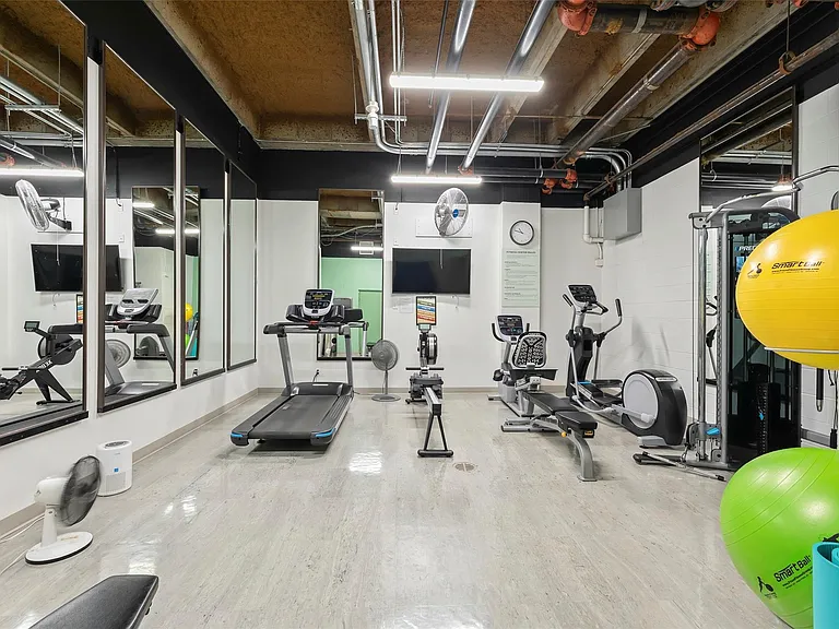 5000 Montrose Blvd #16B — Photo 28