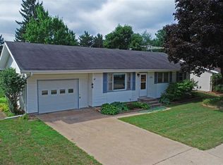 1214 E Clarke St, Waupaca, WI 54981
