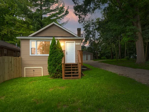 38178 N 1st Ave, Spring Grove, IL 60081