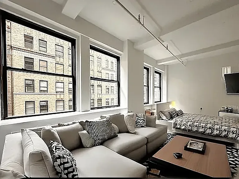 248 W 35th St #703 — Photo 2