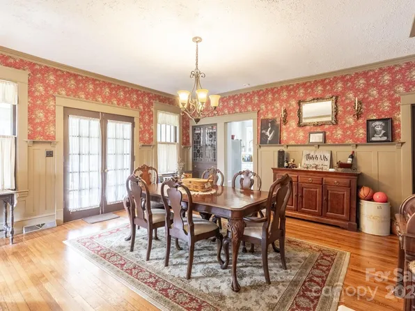 403 S Cedar St, Lincolnton, NC 28092