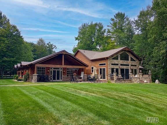 3rd image of 4074 Pineway Dr
