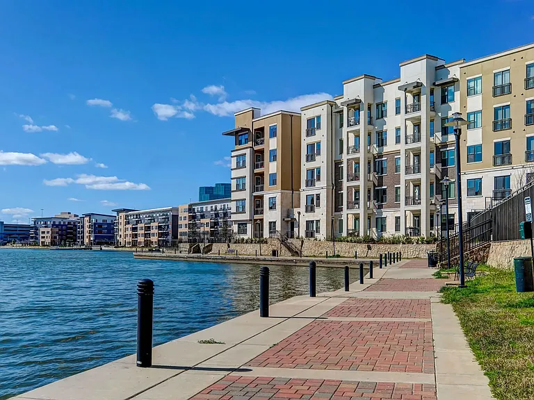 Lakeside Community