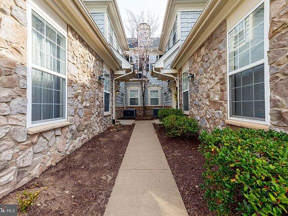 4th image of 13804 Greendale Dr #68