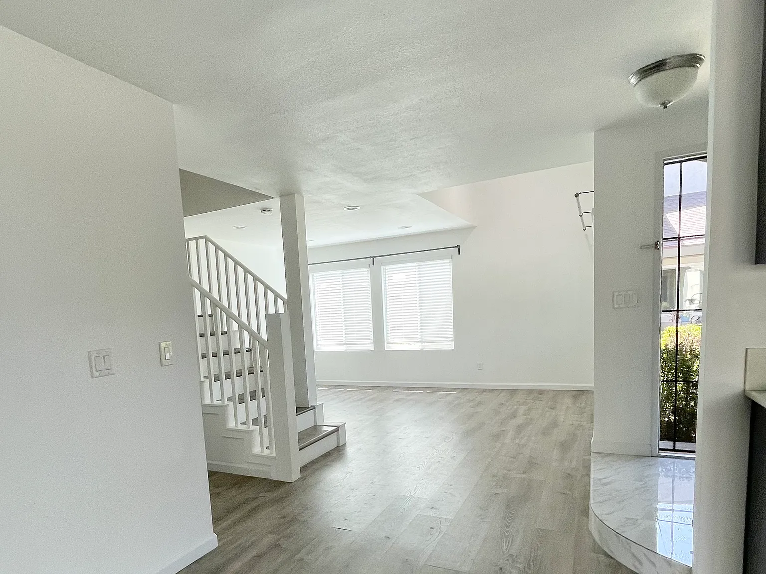 5073 La Cuenta Dr — Photo 3