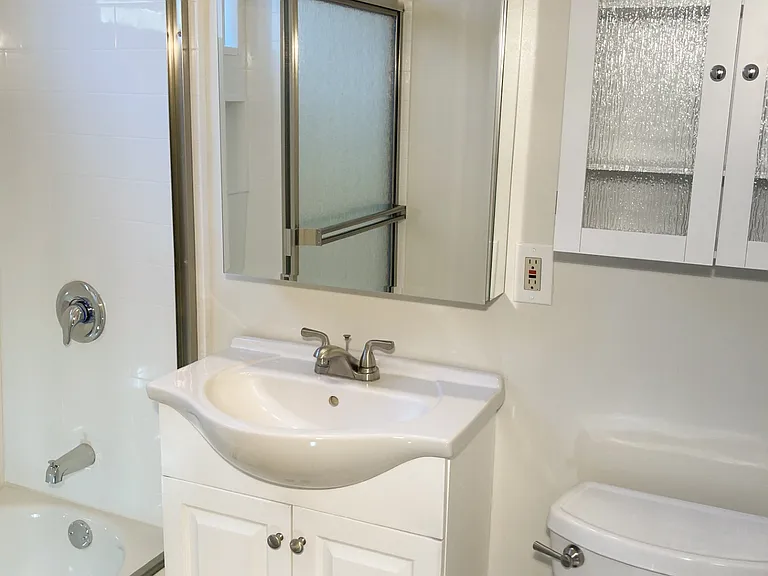 8941 Greenwood Avenue — Photo 12