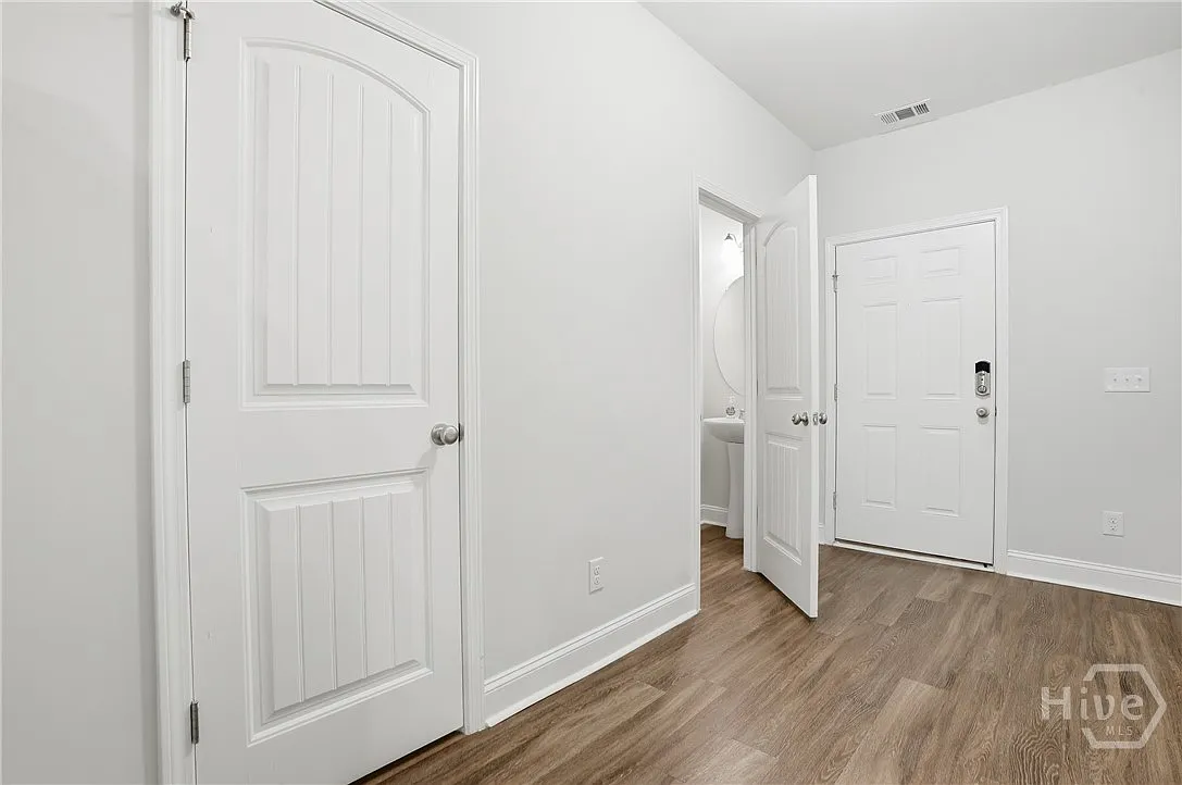 3 bed, 2.5 bath, 1507 sqft, $1,900 — Photo 4
