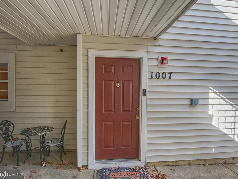 1007 Fallcrest Ct #4-104 — Photo 2