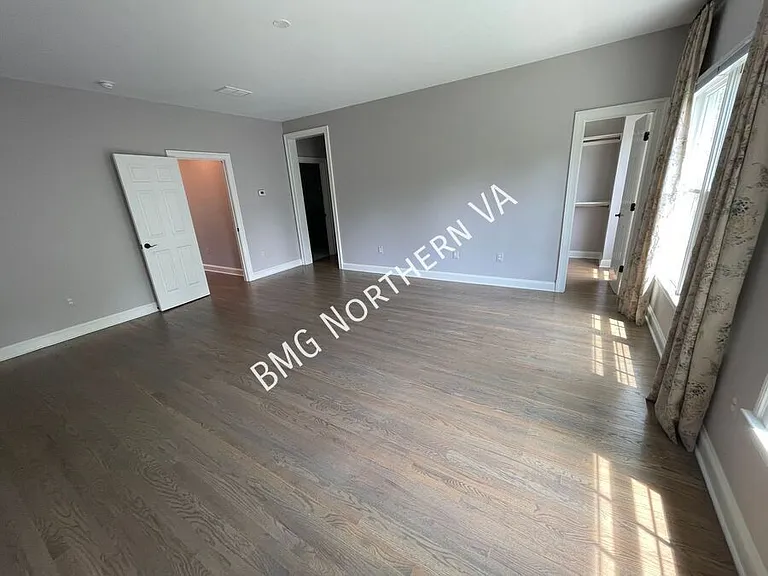 10679 Yorktown Ct — Photo 18