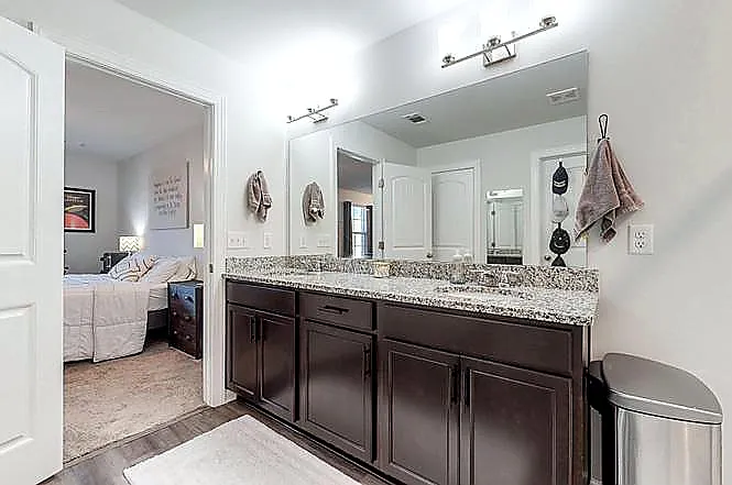 3 bed, 2.5 bath, 1734 sqft, $2,000 — Photo 3
