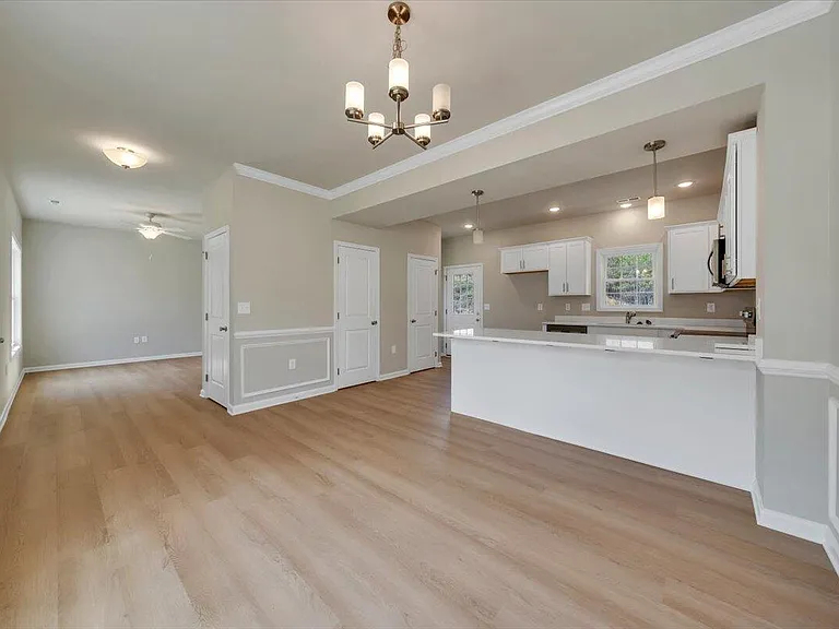 328 Woodside Dr — Photo 4