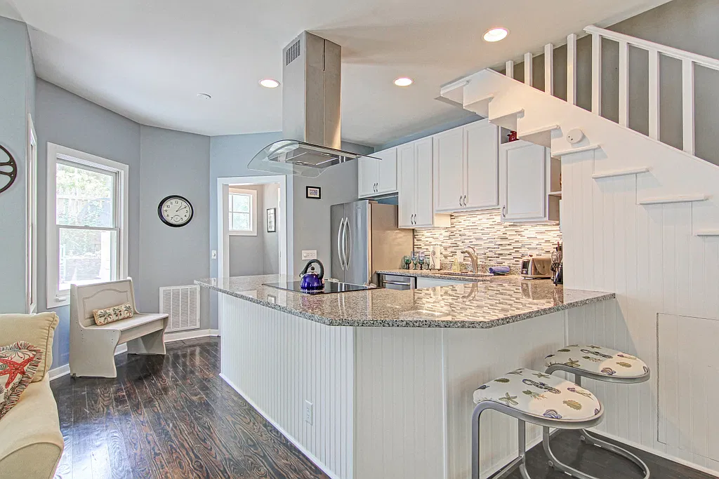 110 Ann St - 1 — Photo 1