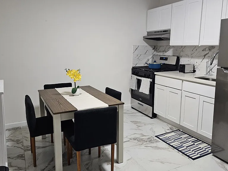 294 N Park St — Photo 5