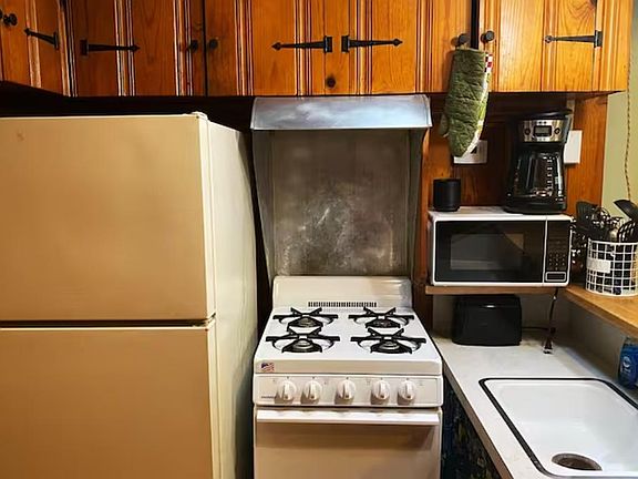 This magnificent kitchen is a chef's dream come true. With its spacious layout, high-end appliances, and beautiful cabinetry, it offers the perfect balance of form and function.