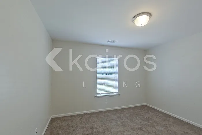 102 Lord Effingham Way — Photo 14