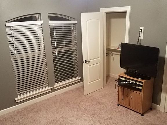 3rd image of 32 Majestic Valley Dr