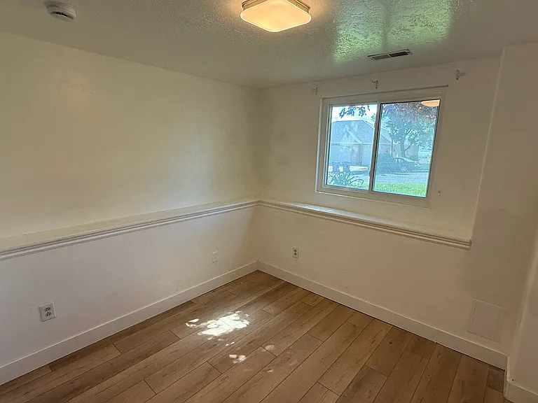 1184 N 850 E — Photo 11