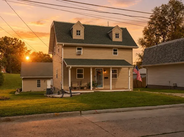 610 1st St S, Newton, IA 50208