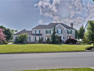 1084 Buckingham Dr, Allentown, PA, 18103
