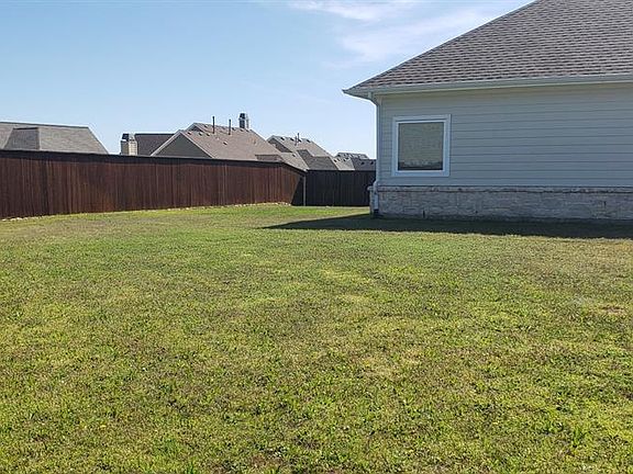 2nd image of 841 Mistletoe Dr