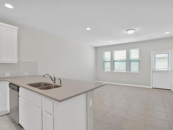 5th image of 1925 Arendale Dr