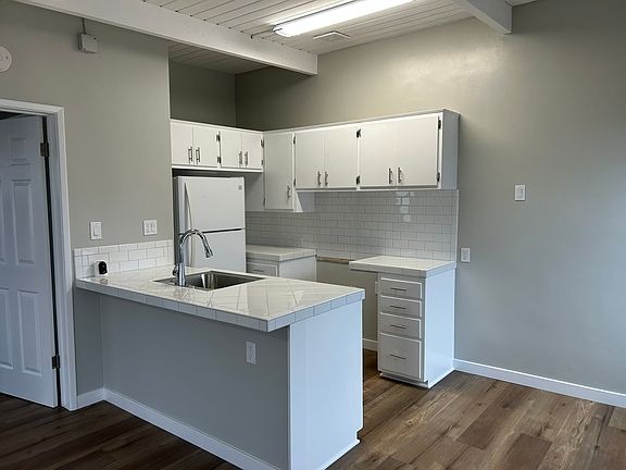 2nd image of 135 30th St #141