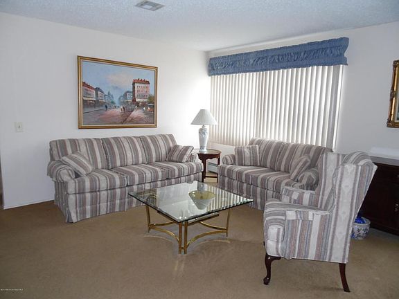 3rd image of 34 La Dunette Dr