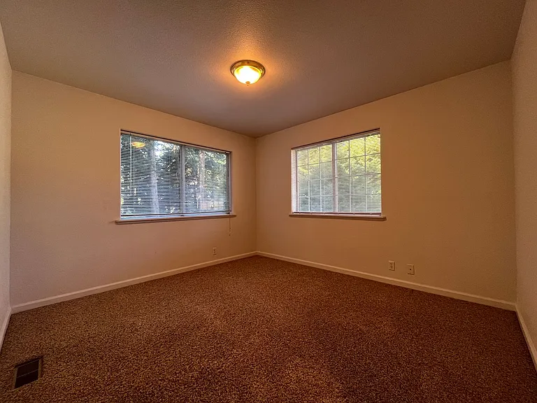 1146 Vista Dr — Photo 14