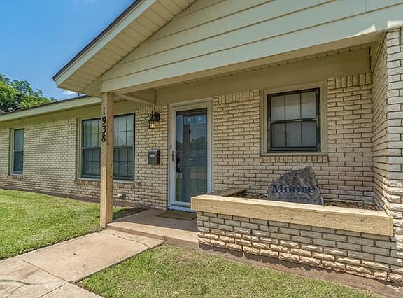 2nd image of 1938 Mimosa Dr
