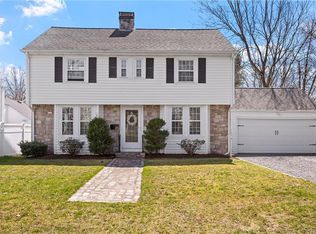 25 Ellis St, Rumford, RI 02916