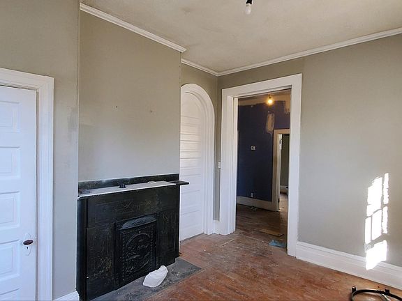 4th image of 311 E Fillmore St