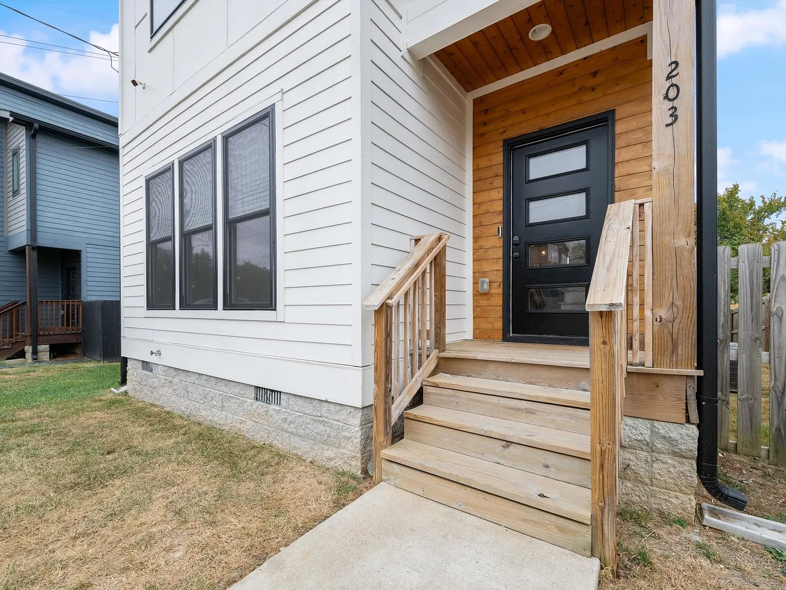 3 bed, 2.5 bath, 1703 sqft, $2,800 — Photo 3