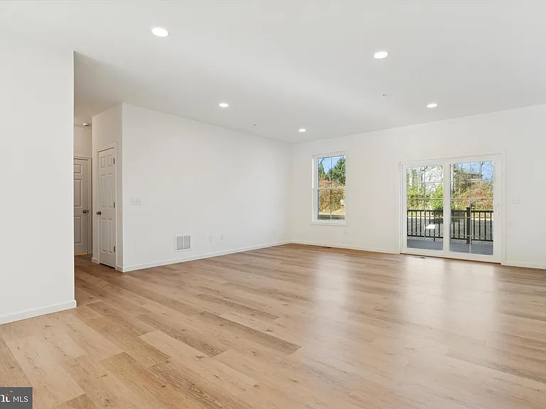 118 Silversmith Rd — Photo 12