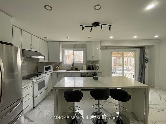 5th image of 166 Fincham Ave