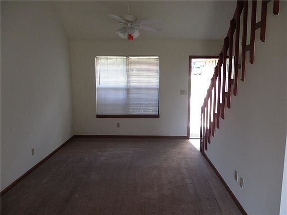 2nd image of 823-27 Elizabeth Ct