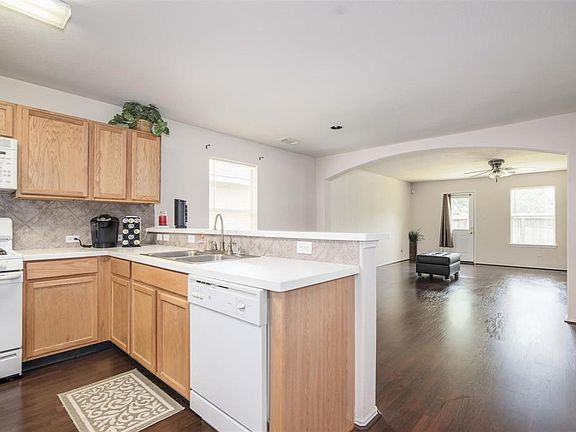 3rd image of 2007 Pine Croft Dr