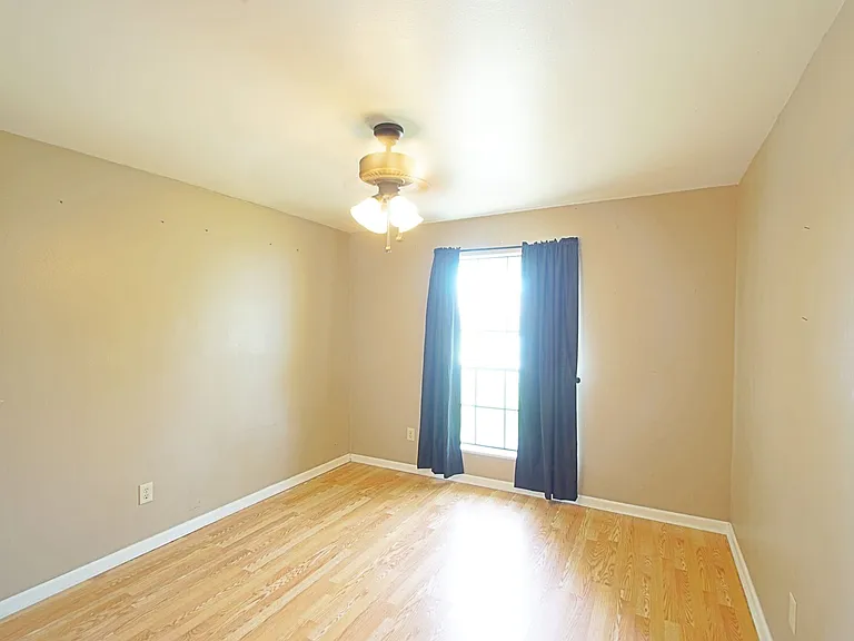 4911 Longstreet Pl — Photo 9
