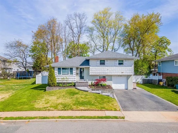 68 Jamaica Ave, Plainview, NY 11803