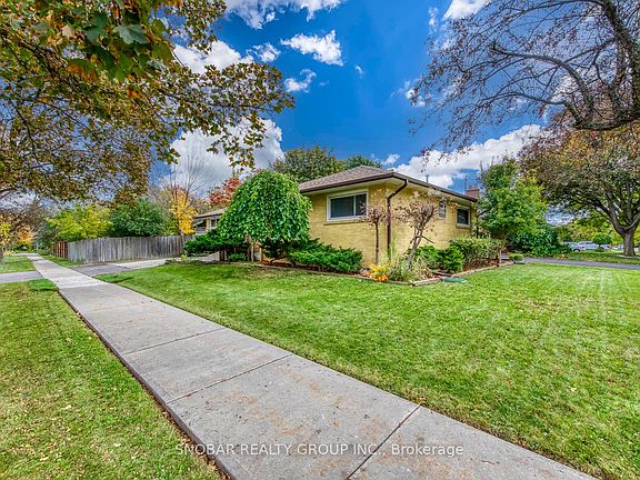 3rd image of 48 Sedgebrook Cres
