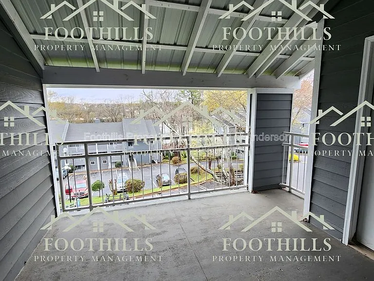 1011 Northlake Dr — Photo 15