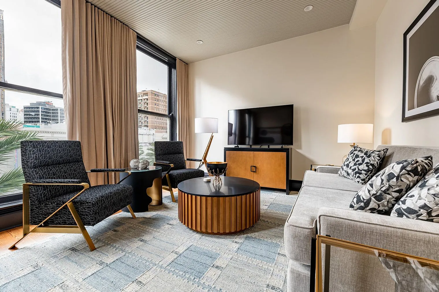 2 bed, 1.0 bath, 721 sqft, $8,835 — Photo 3