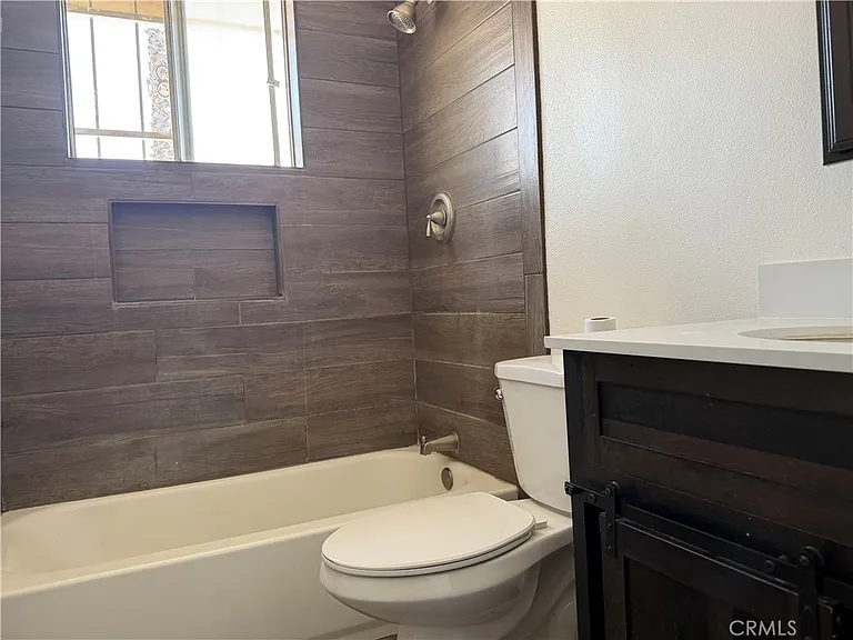 313 W 44th St — Photo 8